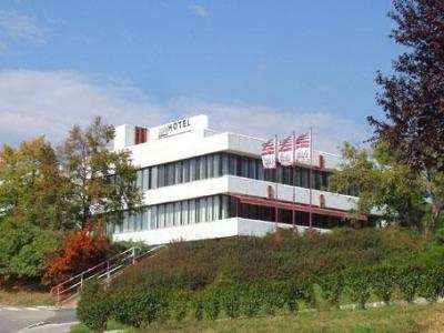 HOTEL ÚSTAV VZDĚLÁVÁNÍ A SLUŽEB foto