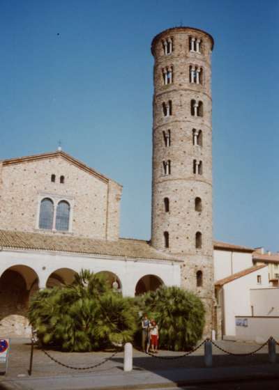 Bazilika sv. Apolináře foto