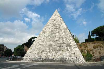 Pyramida Caia Cestia foto