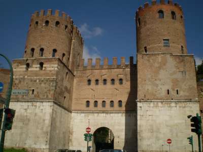 Aurelianovy hradby a Porta San Sebastiano foto