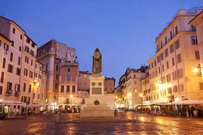 Náměstí Campo de Fiori v Římě foto