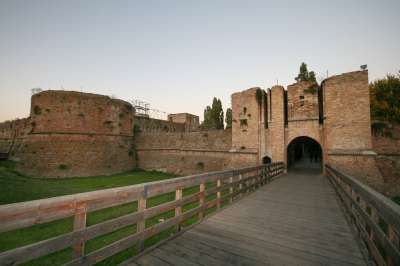 Benátská pevnost v Ravenně foto