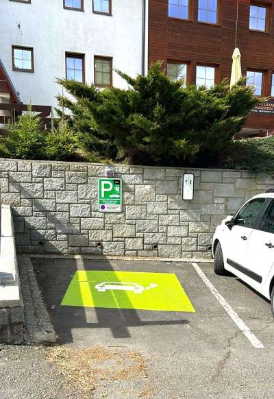 Parkovací místo pro elektromobily