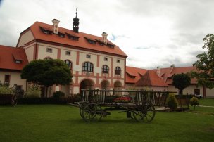 ZÁMECKÝ STATEK BÝKOV foto