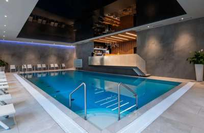Wellness bazén s barem