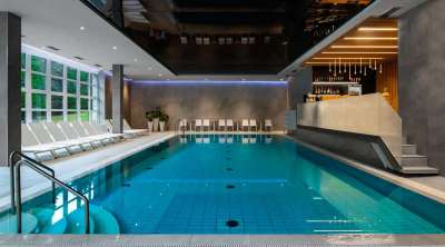 Wellness bazén s barem