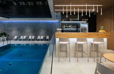 Wellness bazén s barem