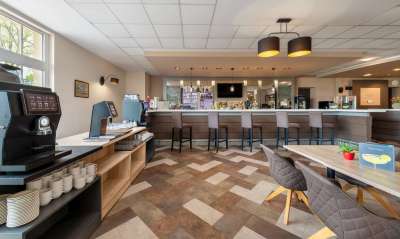 Lobby bar