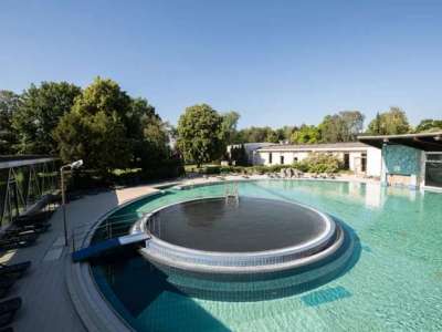 Venkovní bazén v hotelu Termal