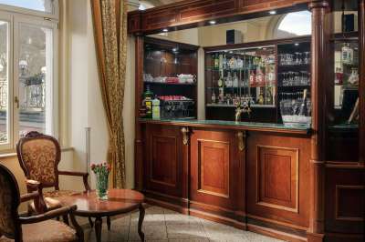 Lobby bar