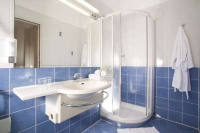 Koupelna dvoulůžkového pokoje comfort s balkonem