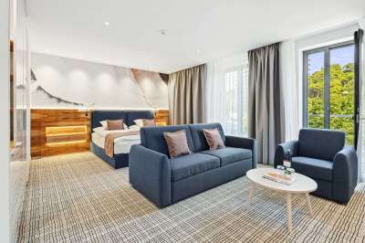 Junior suite city view s výhledem do Dvořákových sadů