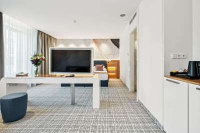 Junior suite city view s výhledem do Dvořákových sadů