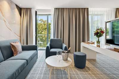 Junior suite city view s výhledem do Dvořákových sadů