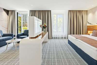 Junior suite city view s výhledem do Dvořákových sadů