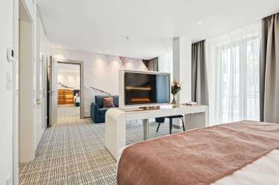Junior suite city view s výhledem do Dvořákových sadů