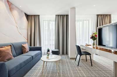Junior suite city view s výhledem do Dvořákových sadů