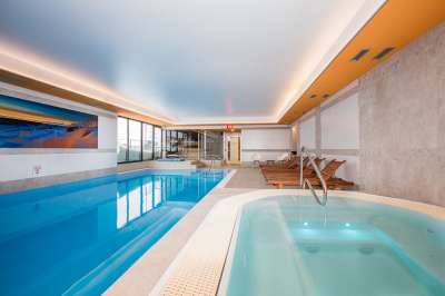 Wellness centrum - bazén a vířivka