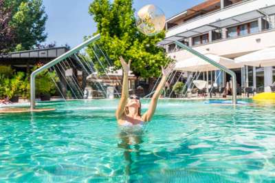 Wellness centrum- venkovní bazén