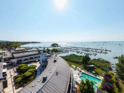 HOTEL GOLDEN LAKE RESORT