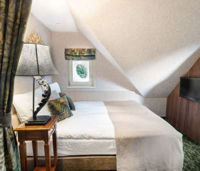 dvoulůžkový podkrovní pokoj standard