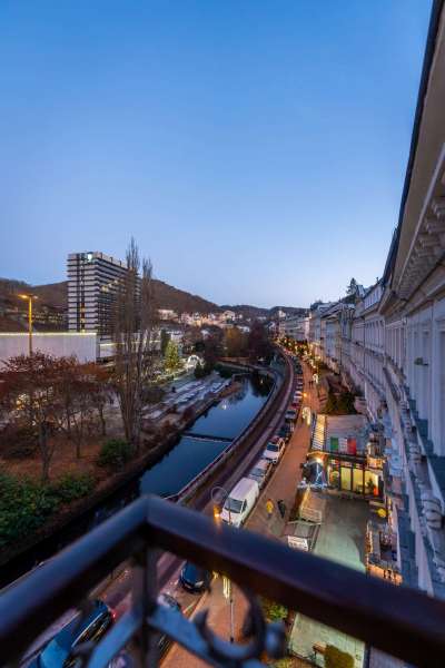 Výhled na promenádu