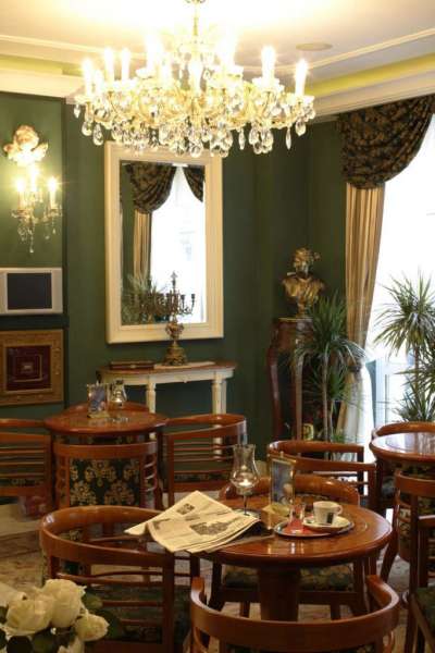 Lobby Bar