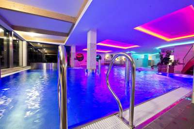 Hotelové wellness - bazén