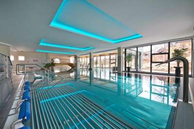 Hotelové wellness - bazén