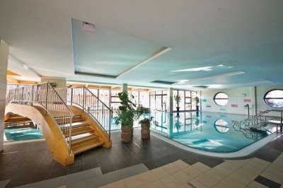 Hotelové wellness - bazén