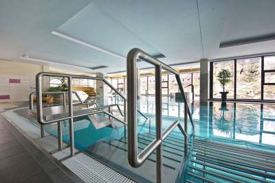 Hotelové wellness - bazén