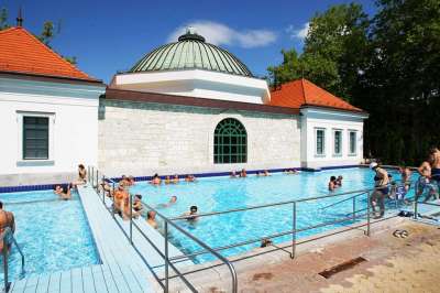 Termální a plážové lázně Eger